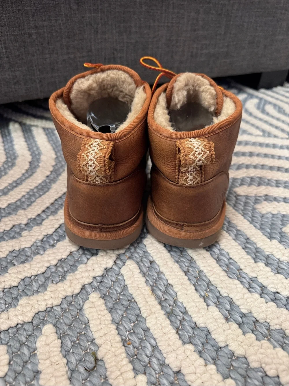 UGG Neumel Leather Chukka Boots Men's 11 Chestnut Sheepskin Lined Lace Up EUC